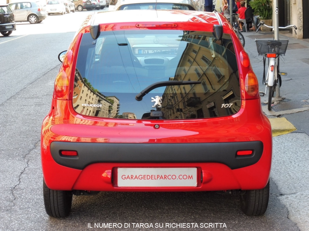 Peugeot 107 1.0 DESIR 3 PORTE AUTO CON 17.000 KM, UNICO PROPRIETARIO, LIBRO  SERVICE E TAGLIANDI PEUGEOT. IL NUMERO DI TARGA E' DISPONIBILE SU RICHIESTA  SCRITTA.